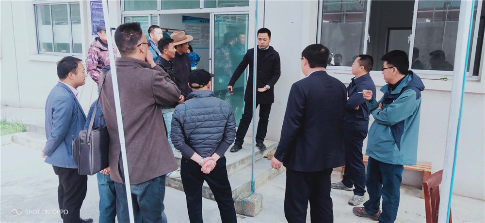 西南督查組在自治區(qū)、日喀則市、吉隆縣、吉隆鎮(zhèn)有關(guān)領(lǐng)導(dǎo)的陪同下對吉隆鎮(zhèn)污水處理廠檢查工作